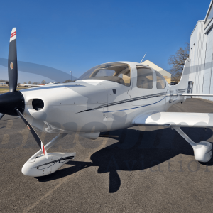 Cirrus SR20 exterior