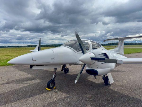 2007 Diamond DA42 Twin Star (SE-MLO) - Image 2