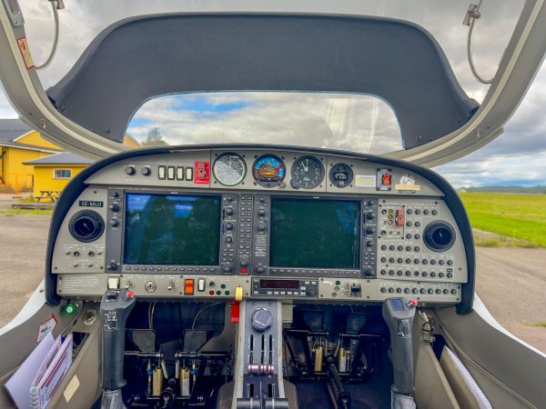 2007 Diamond DA42 Twin Star (SE-MLO) - Image 6